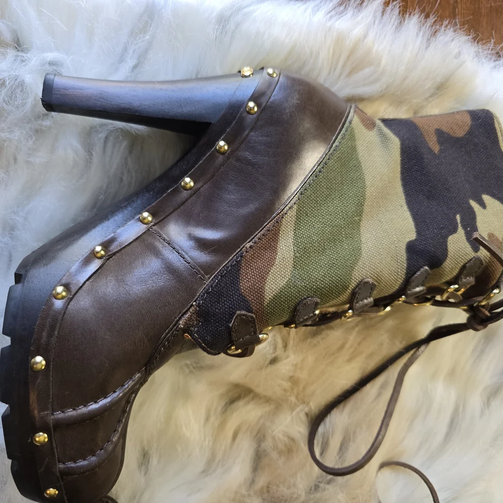 Michael Kors Camo 5 Inch Heel Lace Up Duck Boots - Picture 9 of 16